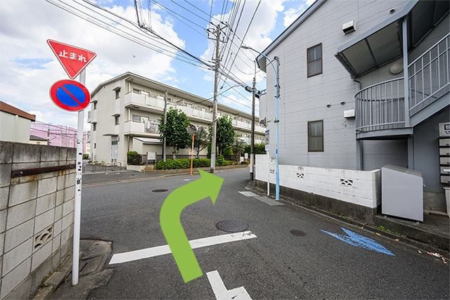 突き当たりを右折します。