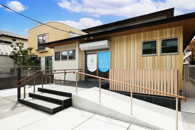 右折後すぐ、右手側に当院がございます。